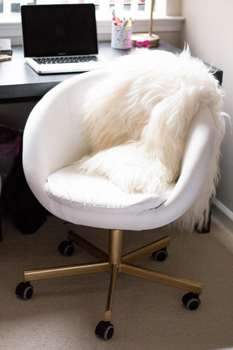 an IKEA Skruvsta chair makeover with gold legs - just use some spray paint and add faux fur