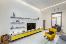 08 The contemporary living room is done with bright and neutral furniture, with a combo of yellow and grey
