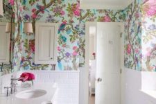 22 an all-neutral bathroom with super bright flora and fauna wallpaper to add a touch of color to the space