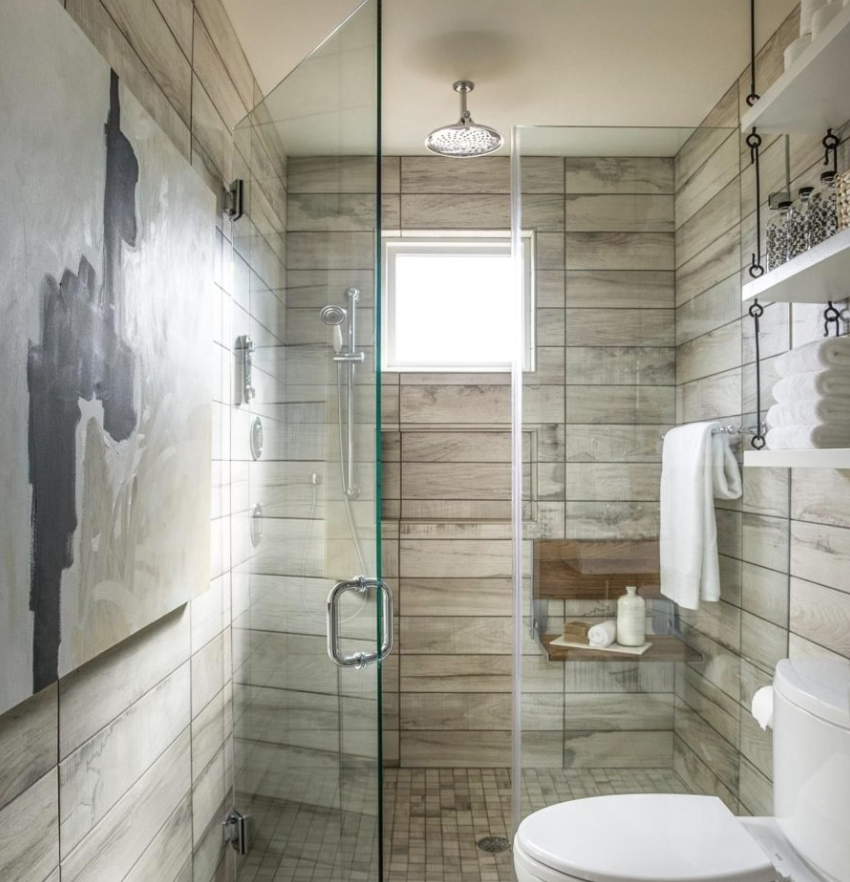 A neutral bathroom done with usual neutral tiles and cool wood plank imitating ones for a soft touch