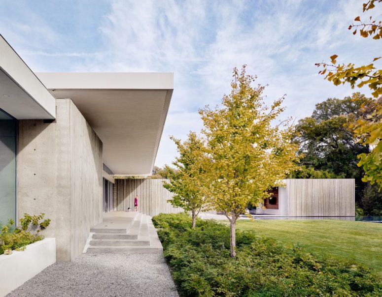 This house is called Preston Hollow and is inspired by brutalist architecture and 50s and 60s Texas homes
