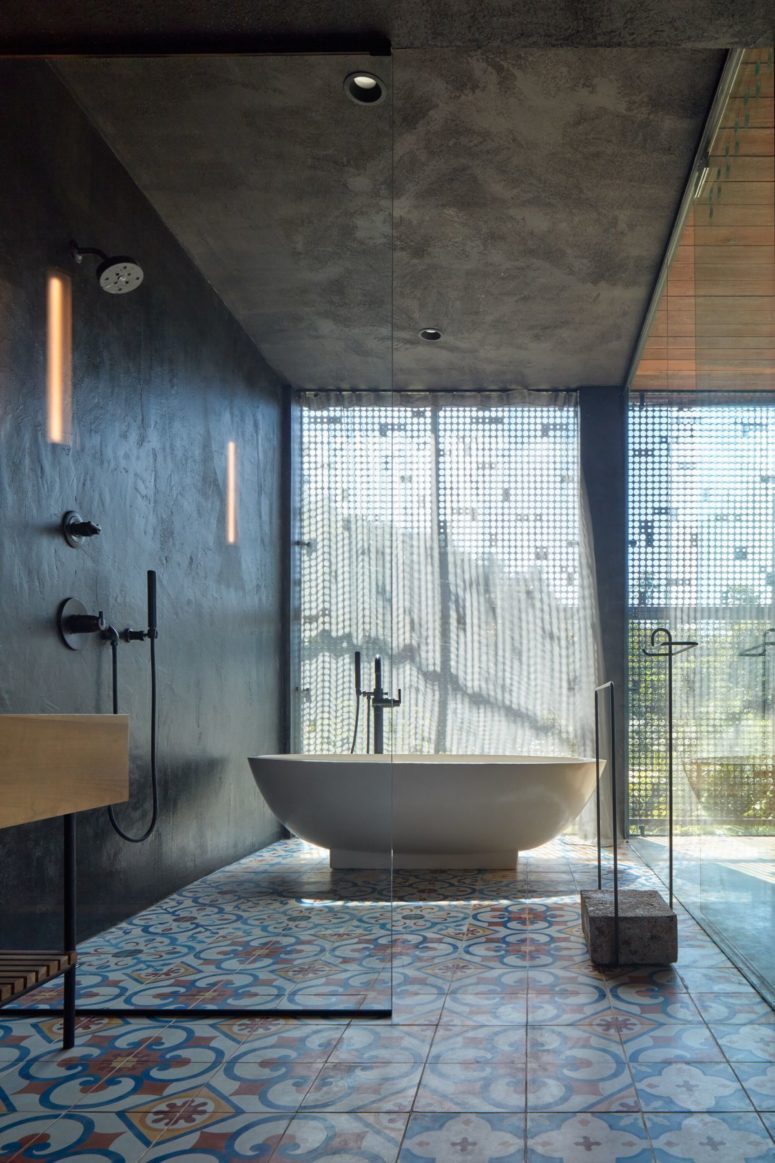 There's a bathtub and a cool view covered only with a metal screen