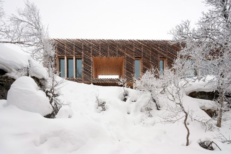 The cabin is very well insulated to withstand harsh weather conditions that are usual for Norway