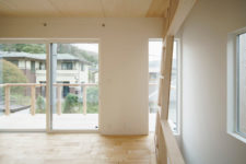 05 The house features much negative space, there’s much natural light and a large balcony to enjoy fresh air
