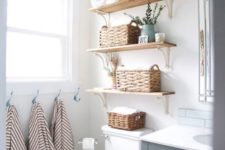 10 open shelves with baskets can store towels comfortably and here they take just some awkward space over the toilet