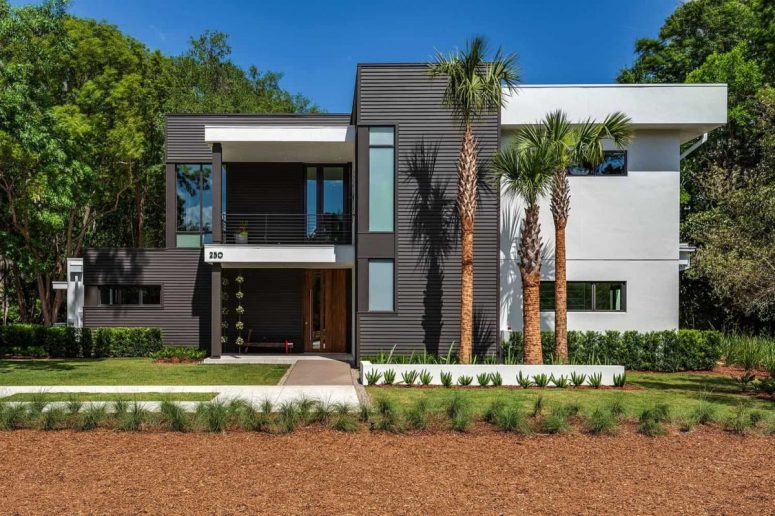 This modern house in Florida is located in wetlands, it's elegant and refined, with perfectly cohesive outdoor and indoor zones
