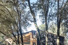 04 The house is in pure harmony with the trees around and its’ cohesive in the space