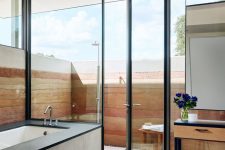 08 The bathroom is partly indoor and partly outdoor to enjoy showers when the weather is warm