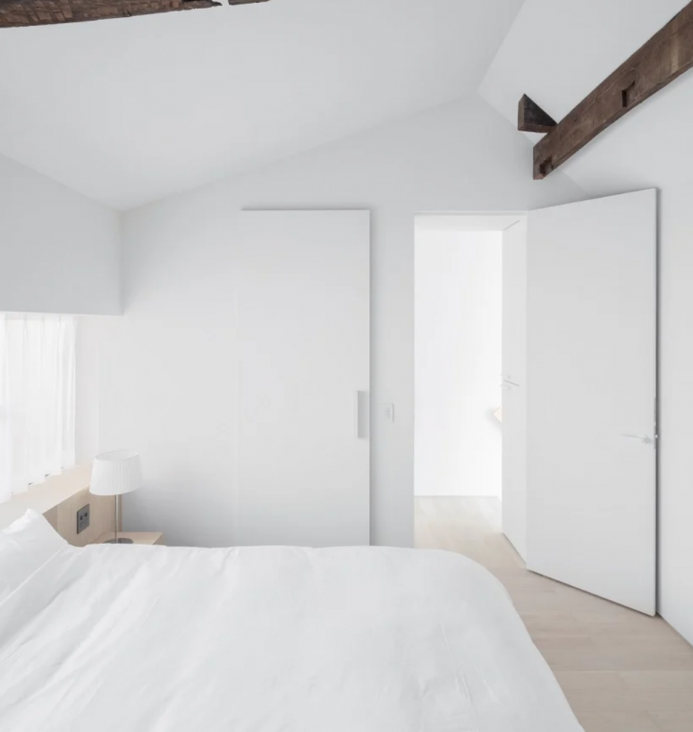 The bedroom is all-white, sleek and plain and looks aboslutely peaceful and welcoming