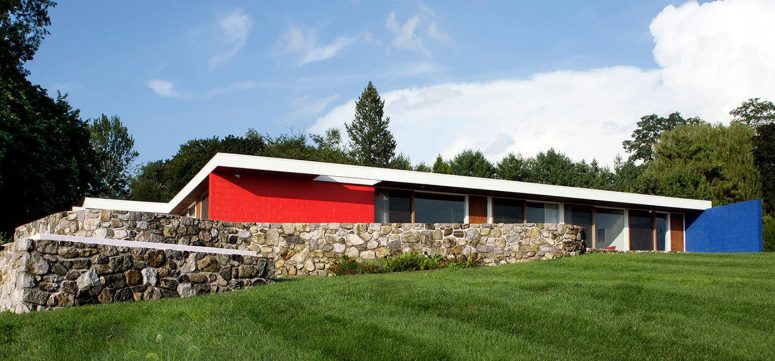 This super bold home in blue and red was built in the 1950s and features pure modernist style and elegance thtat were restored by the owners