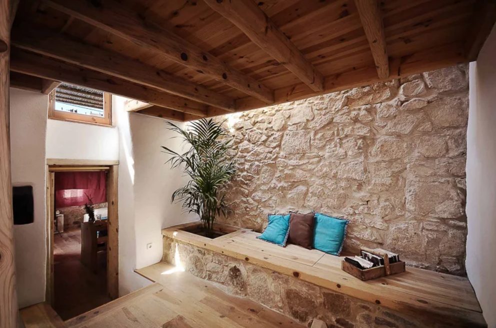 The house is built of local materials like wood and stone, with skylights to refresh the spaces