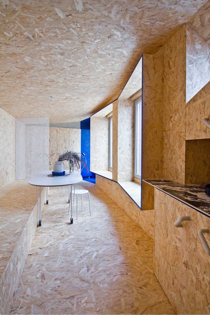 Inside the designer went for Warm OSB, a textural material that gives the space a cozy and warm feel