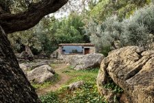 01 This off-grid house in Mallorca mountains is amazing fro those who want to stay far away from big cities and fuss