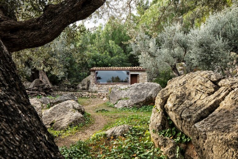 Off-Grid Olive House In Mallorca Mountains