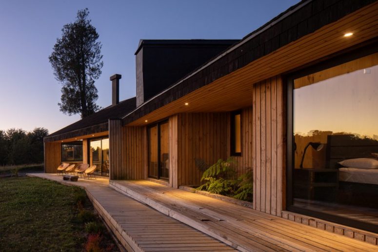 The bedrooms are placed in a line and are extended outside via a semi-covered wooden deck
