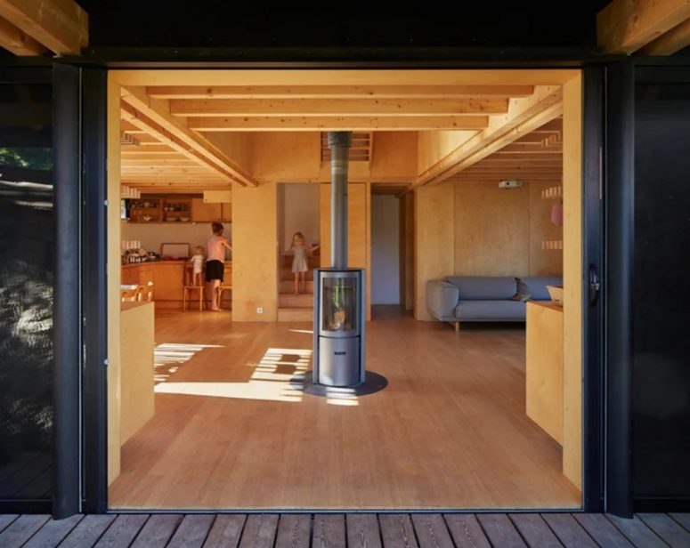 The main layout can be opened to outdoors with sliding doors, it inspires indoor-outdoor living