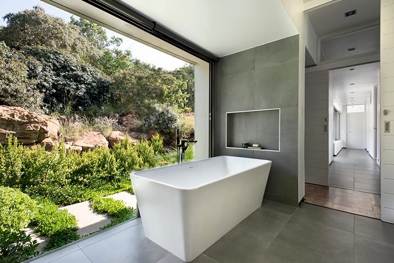The bathroom can be opened to the courtyard for enjoying the views, green and rocky mountains