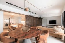 06 The wood adds a lot of warmth to this apartment along with other nature-inspired materials such as ceramic, granite and leather