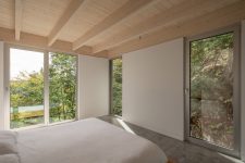 07 Surrounding trees give privacy to the master bedroom