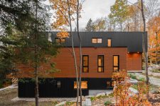 07 The color palette featured on the outside of the house allows it to blend into the woodland decor
