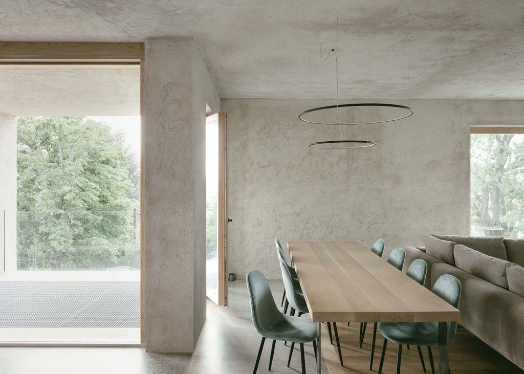 05 The dining room is united with the living room and the layout is done in neutral shades and with minimalist style