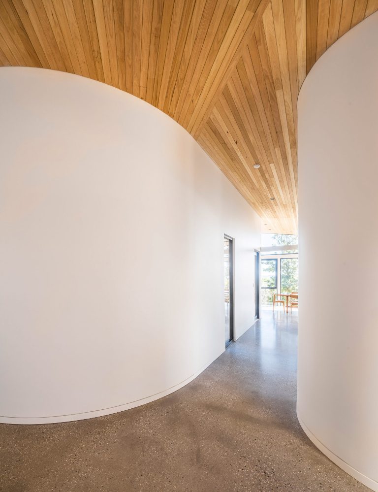 06 Curved walls frame a guest bedroom and studio space