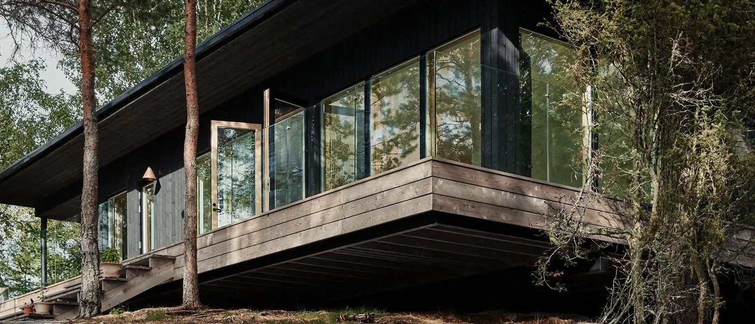 This beautiful lakeside cabin was built in Finnish pine woods and has a small footprint not to distrub any trees