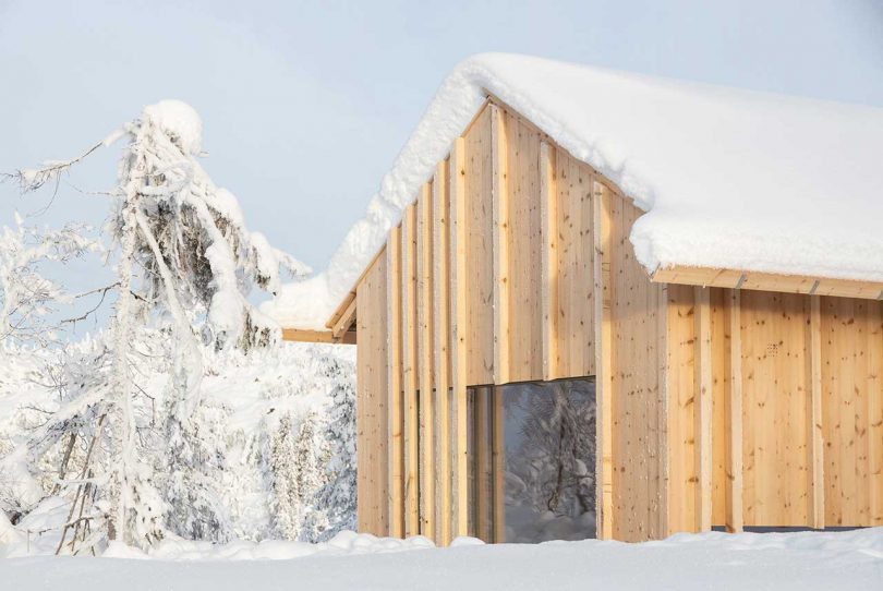 The exterior and interior are clad with pine wood to merge with nature and to feel coziness