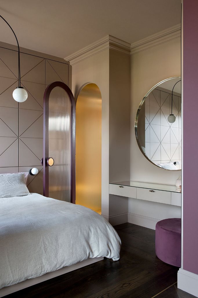 The bedroom is done with lilac and purple touches, with gold for elegance