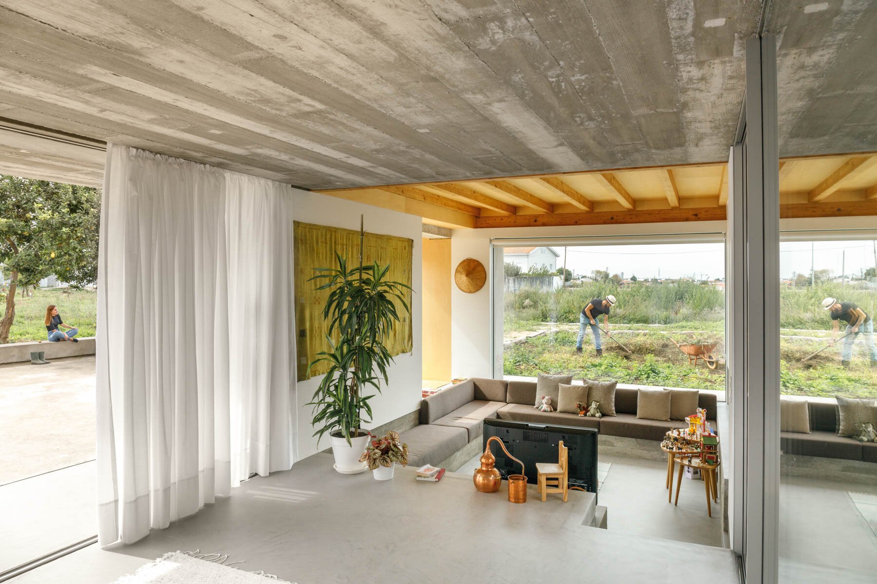 10 The space is also connected to outdoors a lot – there are glass walls