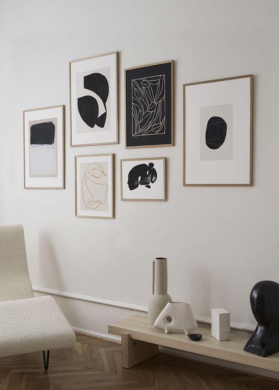 27 a minimalist gallery wall with a free form and matching stained frames of various sizes is a cool idea for a modern space