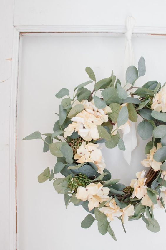 33 a simple and fresh spring wreath of vine, foliage and neutral blooms is a beautiful and cool decoration to make