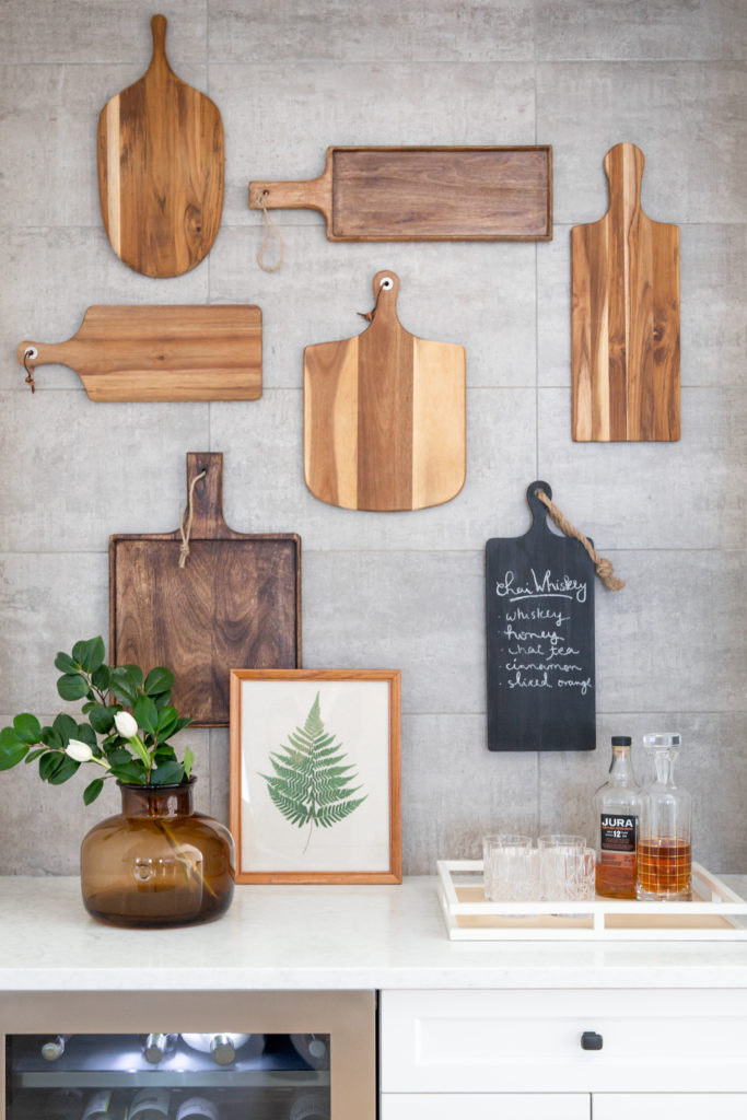 rustic kitchen wall decor done with mismatching cutting boards and a chalkboard one is amazing for any kitchen