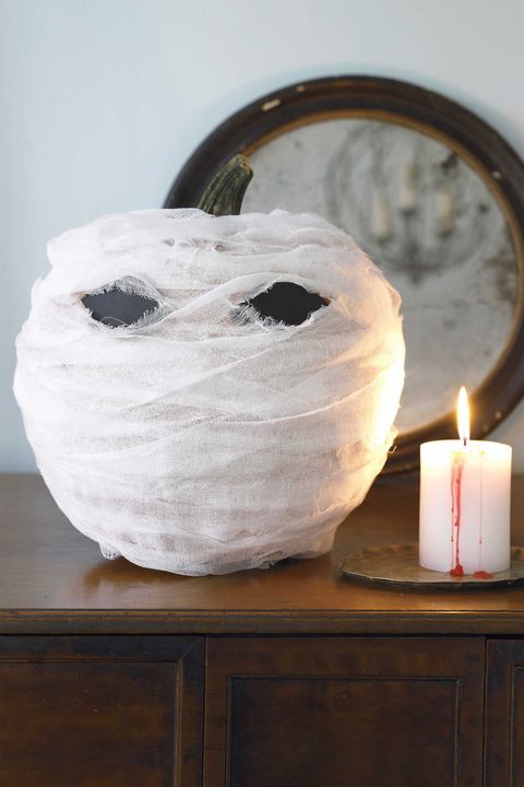 a mummy pumpkin is a very easy and cool Halloween decoration that doesn't require any carving or painting