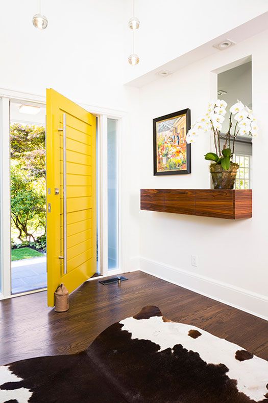 An oversized yellow planked square front door with oversized handles is a gorgeous idea for a modern or mid century modern house