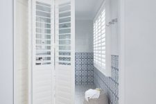 white shutter folding doors leading to the en-suite bathroom are enough to separate it from the bedroom and don’t divide the space too much