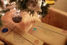 27 Christmas tree decor in Harry Potter style, with letters, letter garlands, boxes, sacks, glitter ornamnets and gift boxes packed as parcels