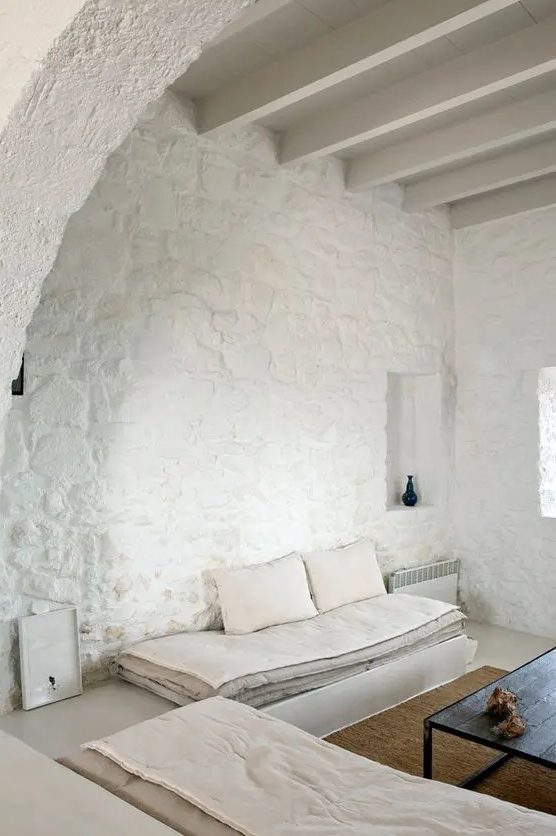 natural stone walls painted white look very bold and catchy while being all-neutral