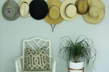 22 a copper hanger with hooks and pins is ideal to hold your hats, this is a pretty solution for an entryway or a closet