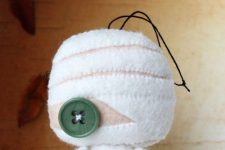 03 a fun mummy Halloween ornament of felt, with a green button as a single eye is a lovely idea for the coming holiday
