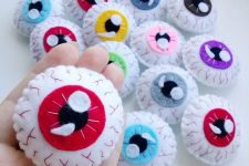 07 colorful eyeball felt Halloween ornaments are great to style your Halloween tree and will ad da cool touch to it