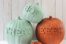 38 light green and orange pumpkins with matching letters are a great idea for modern Halloween decor in natural colors