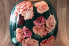 21 a gorgeous and refined black pumpkin for Halloween decorated with pink and mauve decoupage blooms is amazing