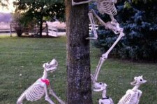 42 a skeleton saving itself from skeleton dogs is a cool idea to style your outdoor space for Halloween