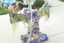 43 a super eye-catchy mermaid skeleton with seashells and moss is a cool idea for Halloween decor but in an unusual way