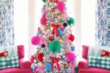a lovely way to decorate a Chrsitmas tree with pompoms