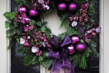 a simple yet good-looking Chrismtas wreath