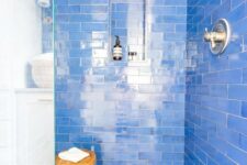 20 bright blue tiles and hex ones with blue floral accents that highlight the color of the walls