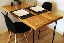 42 a small and comfy dining table with a pallet tabletop and black hairpin legs looks very chic, black chairs add to it