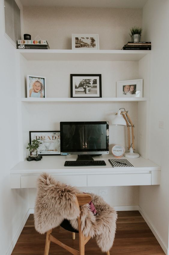 A niche with built in shelves and a desk with drawers, a stained chair, some decor and photos is a lovely idea for a small home